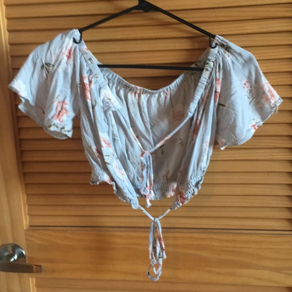 Kendall and Kylie Floral Crop Blouse - Picture 3 of 5